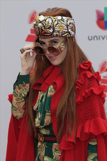 La artista y productora Victoria Morales-K¨¹hne llev¨® uno de los looks m¨¢s atrevidos de la noche en Las Vegas.