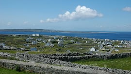 El país a un paso de España que te ofrece hasta 70.000 euros por hacer las maletas y mudarte a una de sus 30 islas