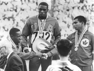 Bob Hayes se llevó el oro en los 100 metros con un tiempo de 10.05 segundos, igualando el récord mundial de ese momento, y posteriormente formó parte del relevo estadounidense que ganó los 4x100 metros con un crono de 39.06 segundos, que fue récord mundial.