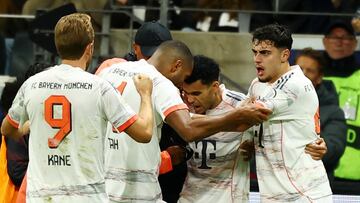 Soccer Football - Bundesliga - Eintracht Frankfurt v Bayern Munich - Deutsche Bank Park, Frankfurt, Germany - October 4, 2025 Bayern Munich's Luis Diaz celebrates scoring their third goal with teammates REUTERS/Kai Pfaffenbach DFL REGULATIONS PROHIBIT ANY USE OF PHOTOGRAPHS AS IMAGE SEQUENCES AND/OR QUASI-VIDEO.