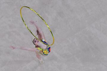 La rusa Arina Averina durante la ronda clasificatoria individual de gimnasia rítmica. 