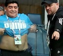 El show de Maradona: enseñar la tripa, dormirse, peinetas...