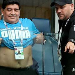 El show de Maradona: se quedó dormido en medio del partido