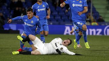 Arambarri cazó a Gameiro.