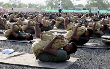 La celebración del Día Internacional del Yoga en imágenes