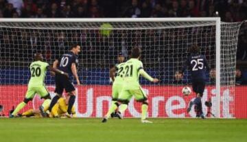 2-1. Adrien Rabiot anotó el segundo gol del equipo parisino.