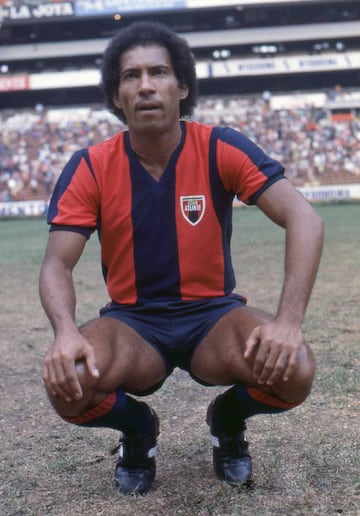 Uno de los mejores romoerredes que ha visto el fútbol mexicano, se enfundó la playera del Atlante desde 1979 hasta 1983 y marcó más de 100 goles.