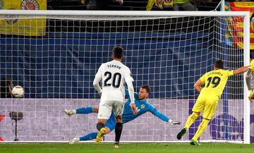1-1. Santi Cazorla marc¨® de penalti el gol del empate.