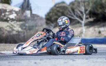 Carlos Sainz, con un kart en 2017.