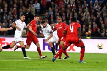 Coke adelantó al Sevilla. 1-2.