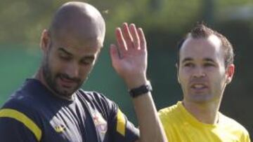 Iniesta: "El equipo quiere que Guardiola continúe"