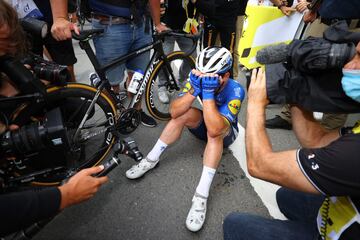 Mark Cavendish, emocionado, tras ganar la etapa.