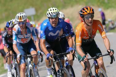 Romain Bardet, Oier Lazkano y Simon Yates luchando entre sí durante la etapa 15 entre Loudenvielle y Plateau de Beille.