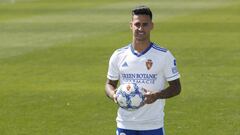 Nano Mesa, en su presentaci&oacute;n en La Romareda como nuevo jugador del Real Zaragoza.
