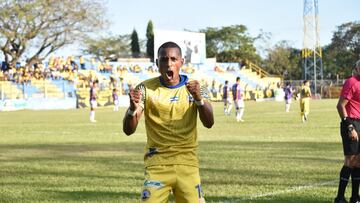 El delantero del Municipal Limeño, Nicolás Muñoz, lleva 302 goles en el fútbol centroamericano, rompiendo el récord del guatemalteco Juan Carlos Plata.