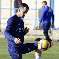 Linares completa su primer entrenamiento con el Zaragoza