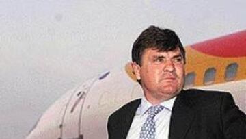 <b>COMANDANTE DE LA SELECCIÓN.</B> Camacho, a la llegada de la Selección a Holanda.