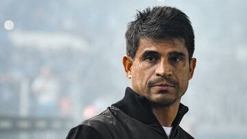 AVELLANEDA, ARGENTINA - AUGUST 14: Hugo Ibarra coach of Boca Juniors looks on prior a Liga Profesional 2022 match between Racing Club and Boca Juniors at Presidente Peron Stadium on August 14, 2022 in Avellaneda, Argentina. (Photo by Marcelo Endelli/Getty Images)