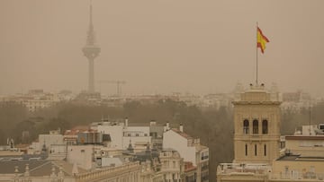 Calima desde la terraza del C&iacute;rculo de Bellas Artes, a 15 de marzo de 2022, en Madrid (Espa&ntilde;a). Madrid se ha despertado la ma&ntilde;ana de hoy con un fen&oacute;meno meteorol&oacute;gico inusual generado por una elevada cantidad de polvo en