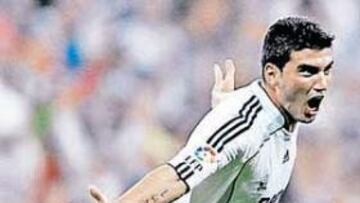 <b>APORTÓ DOS GOLES AL ALIRÓN</b>. A pesar de su irregularidad, la actuación de Reyes la pasada temporada fue fundamental para la consecución del título. Marcó dos goles en la última jornada ante el Mallorca.