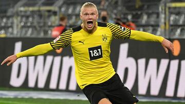 Dortmund&#039;s Norwegian forward Erling Braut Haaland celebrates scoring the 3-2 goal during the German first division Bundesliga football match between Borussia Dortmund and TSG 1899 Hoffenheim in Dortmund, western Germany, on August 27, 2021. (Photo by