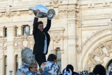 En su primera temporada 1999/2000, se convirti¨® adem¨¢s en el portero m¨¢s joven en jugar y ganar, una Final de Liga de Campeones, al lograr ?La Octava? para el club.