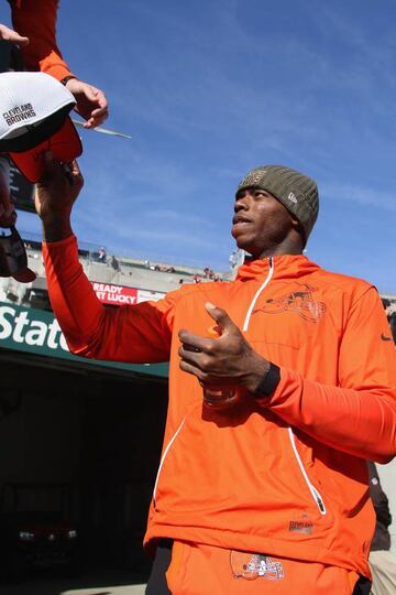 osh Gordon of the Cleveland Browns signs autographs for the fans