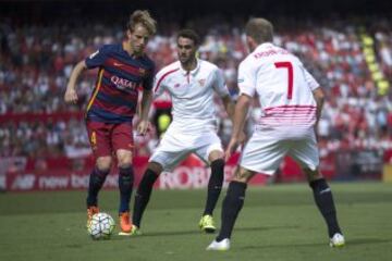 Ivan Rakitic ante Vicente Iborra y Krohn-Dehli.