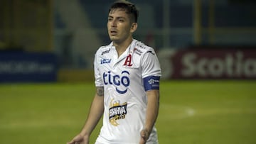 El Club Deportivo FAS jugó con 10 hombres en poco más de 20 minutos y el Alianza no supo aprovecharlo; la vuelta se jugará el próximo sábado en el Cuscatlán