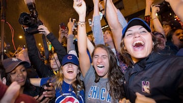 Los aficionados de los Chicago Cubs celebraron como se merece el triunfo de su equipo, el primero tras 108 a&ntilde;os de sequ&iacute;a.