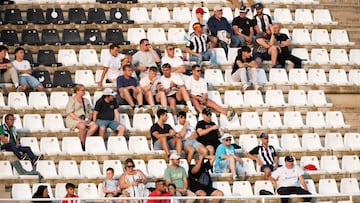 Ante el CD Tenerife, la peor entrada de la temporada.