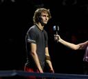 Zverev gana a Federer y el O2 le despide entre abucheos
