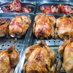 Le acusan de comerse medio pollo y unas croquetas sin abonar, el supermercado la despide y la Justicia lo rechaza con improcedente