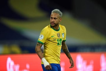 Brazil's Neymar gestures during their Conmebol 2021 Copa America football tournament semi-final match against Peru at the Nilton Santos Stadium in Rio de Janeiro, Brazil, on July 5, 2021. (Photo by MAURO PIMENTEL / AFP)