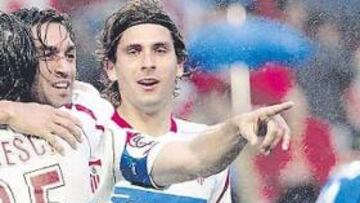 <b>EUFORIA SEVILLISTA. </b>Los jugadores de Juande celebran uno de los goles del partido que dominaron de punta a cabo ante el Getafe.