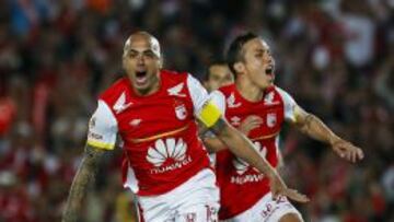 Ómar Pérez, que también jugó en Medellín, Junior y Cartagena, llegó a Santa Fe en 2009. En la foto lo acompaña el venezolano Luis Manuel Seijas.