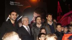 Villa, Adrián y Aranzubía fueron a la exposición "Maneras de vivir"