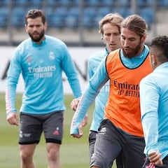 Ramos se entrena con el grupo, pero no entra en la convocatoria