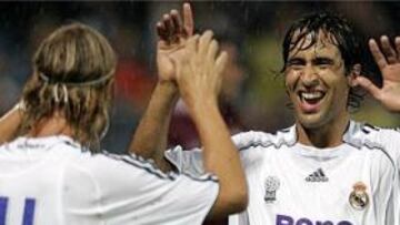 <B>COMPAÑERISMO</B> Los capitanes del club blanco no entienden que Capello deje fuera a Becks y se unen para pedir su regreso