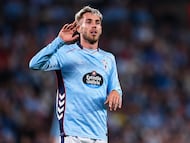 El defensa Óscar Mingueza, durante un partido con el Celta.