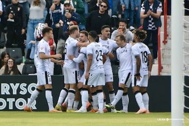 El Almería quiere ser líder en Ceuta