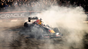 Yuki Tsunoda, con el RB7 en la exhibición de Red Bull en San Francisco.