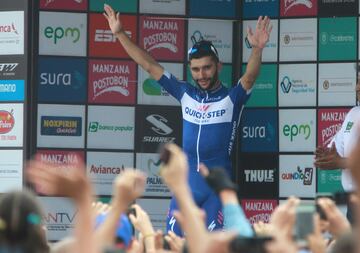 El sprinter del Quick Step celebra su victoria en la primera etapa de carrera Colombia Oro y Paz.