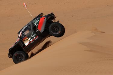Lucas Moraes y Dennis Zenz de Dacia en acción durante la etapa 6.