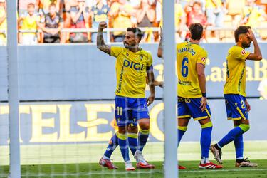 Aprobados y suspensos del Cádiz: Muralla Aznar y la magia de Suso