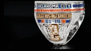 Tambien aparece el récord del equipo de 68-14 que consiguieron la temporada pasada en un lado de la joya.