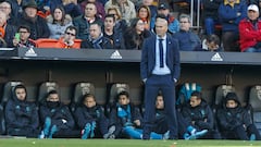 Zizou se duerme en los cambios