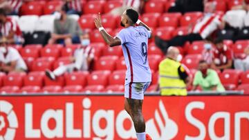 *** BESTPIX *** BILBAO, SPAIN - AUGUST 21: Memphis Depay of FC Barcelona celebrates scoring his sides first goal during the LaLiga Santander match between Athletic Club and FC Barcelona at San Mames Stadium on August 21, 2021 in Bilbao, Spain. (Photo by J