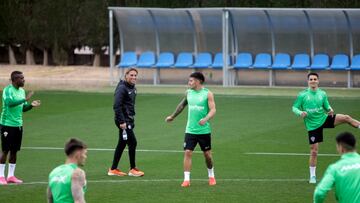 El Elche, entrenándose.