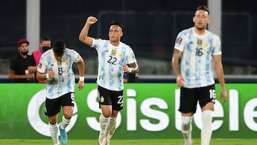CORDOBA, ARGENTINA - FEBRUARY 01: Lautaro Martinez of Argentina celebrates after scoring the first goal of his team during a match between Argentina and Colombia as part of FIFA World Cup Qatar 2022 Qualifiers at Mario Alberto Kempes Stadium on February 0